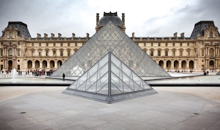 Eiffage piramida Luwr